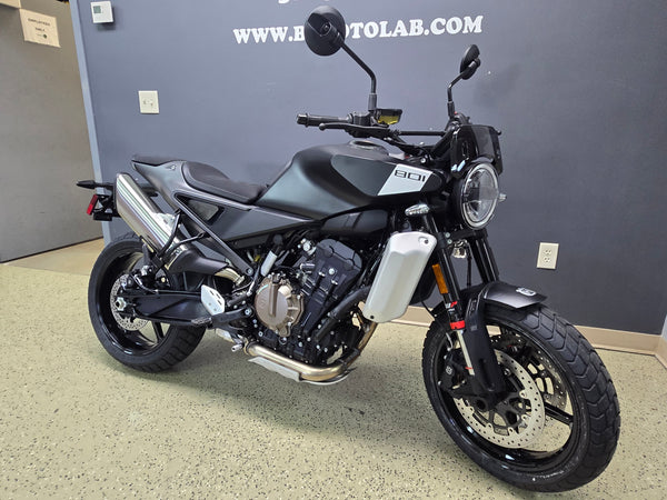 2025 HUSQVARNA SVARTPILEN 801