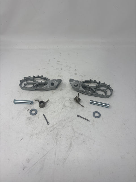 2025 MC 85 19/16 - Foot Pegs - INCLUDES PINS/CLIPS/SPRINGS - (DIS 2859)